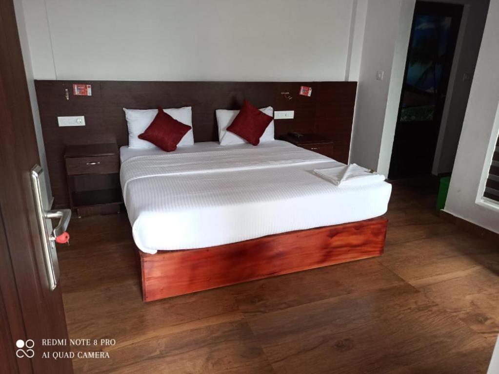 Pine Trees Holidays Homestay Vagamon