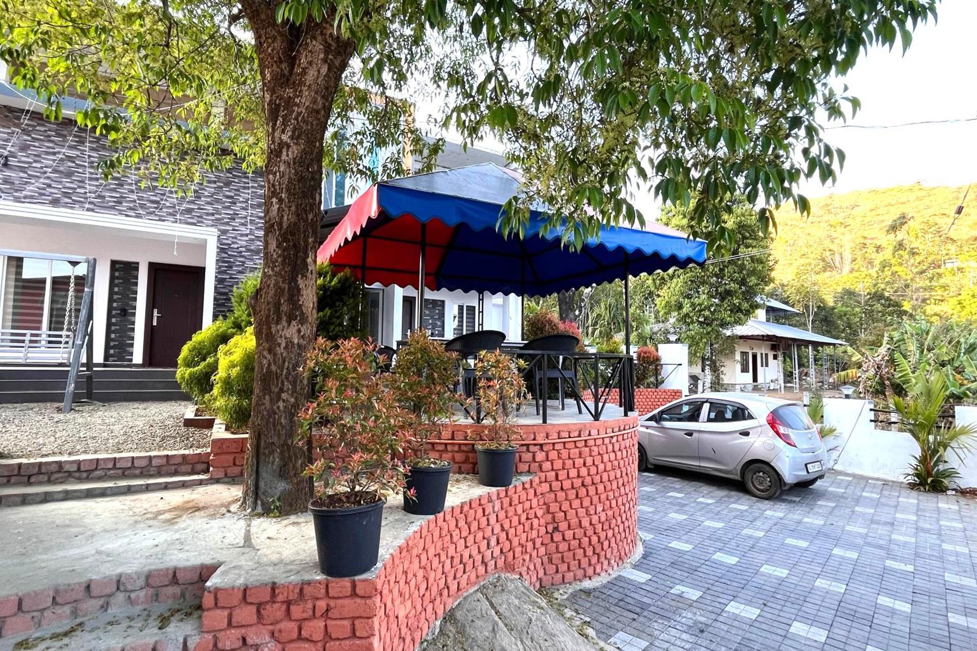 Homestay Pine Trees Holidays